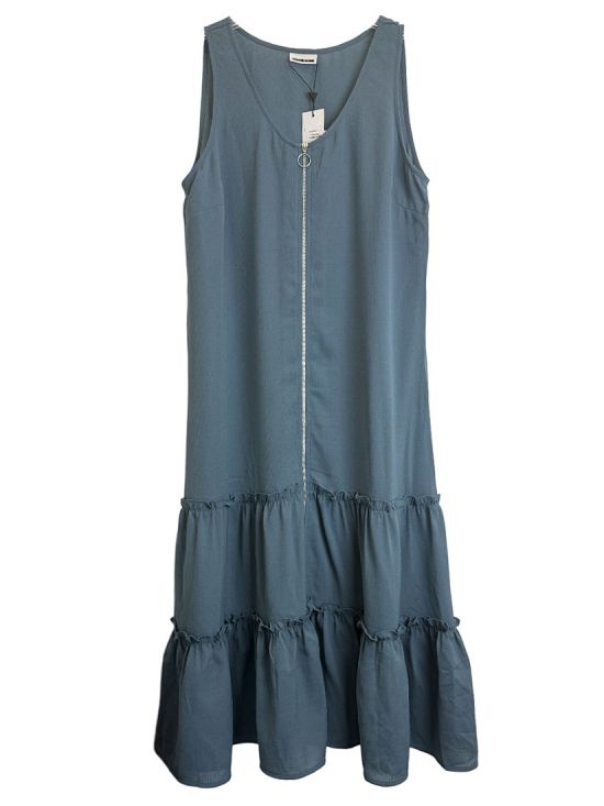Noisy may dress